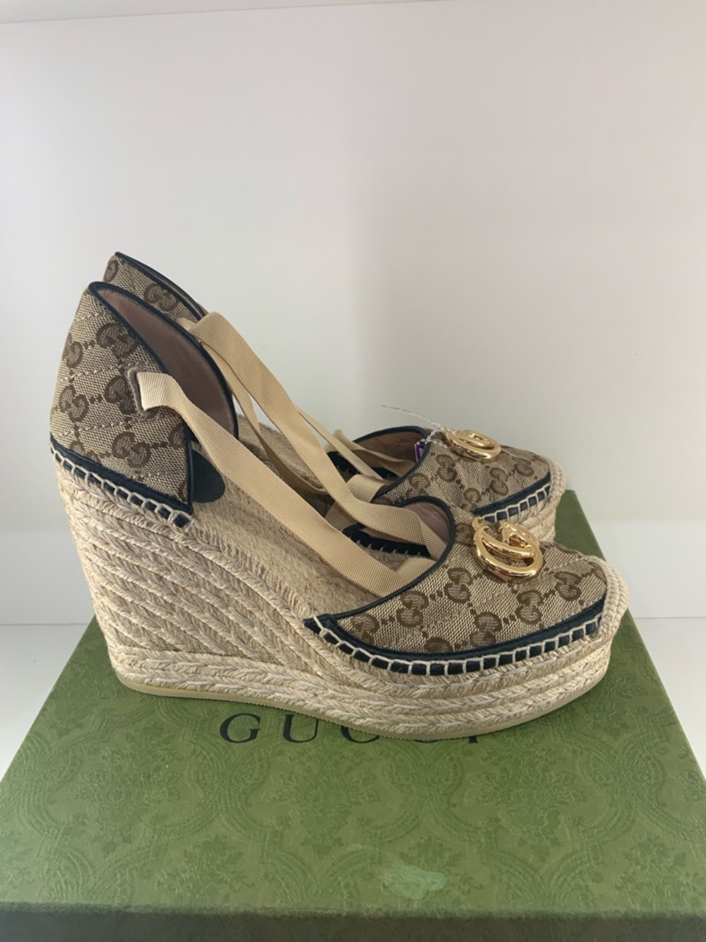 Pre Owned Gucci Brown Sz 39 Tan Monogram Espadrille Wedge with Gold Double GG - Picture 2 of 9